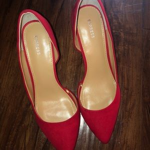Express pumps with pointed toes
